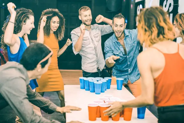 A Complete Guide of How to Play Beer Pong