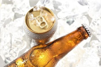 How Many Ounces Are In a Bottle of Beer & Can of Beer?