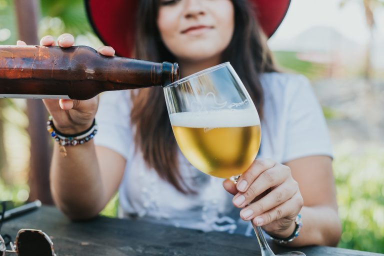 how to pour beer